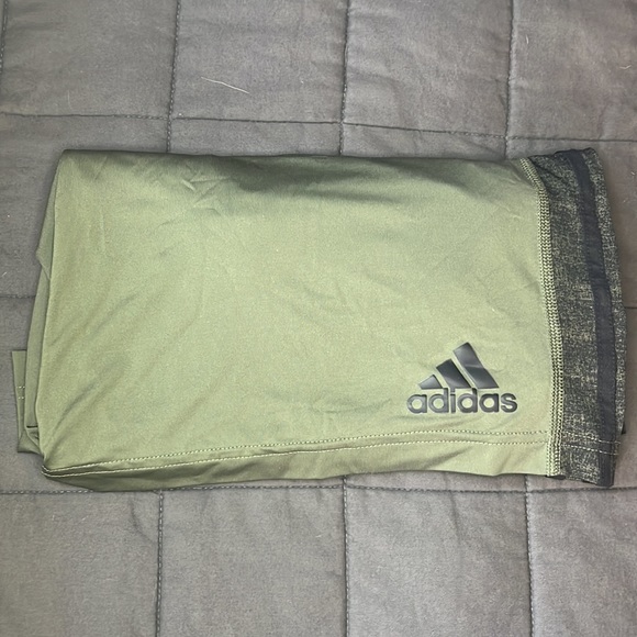 Adidas Shorts size M - Picture 3 of 5